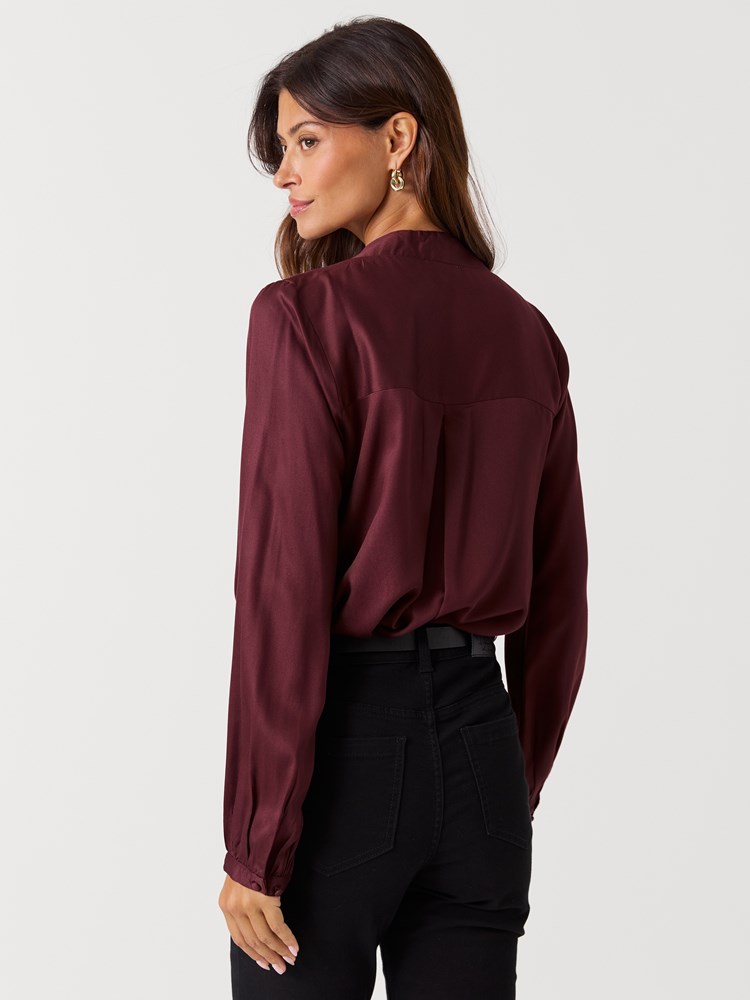 Erica bluse 7516359_MWN-BLU-W26-Modell-Front_chn=vic_6846_Erica bluse MWN.jpg_Front