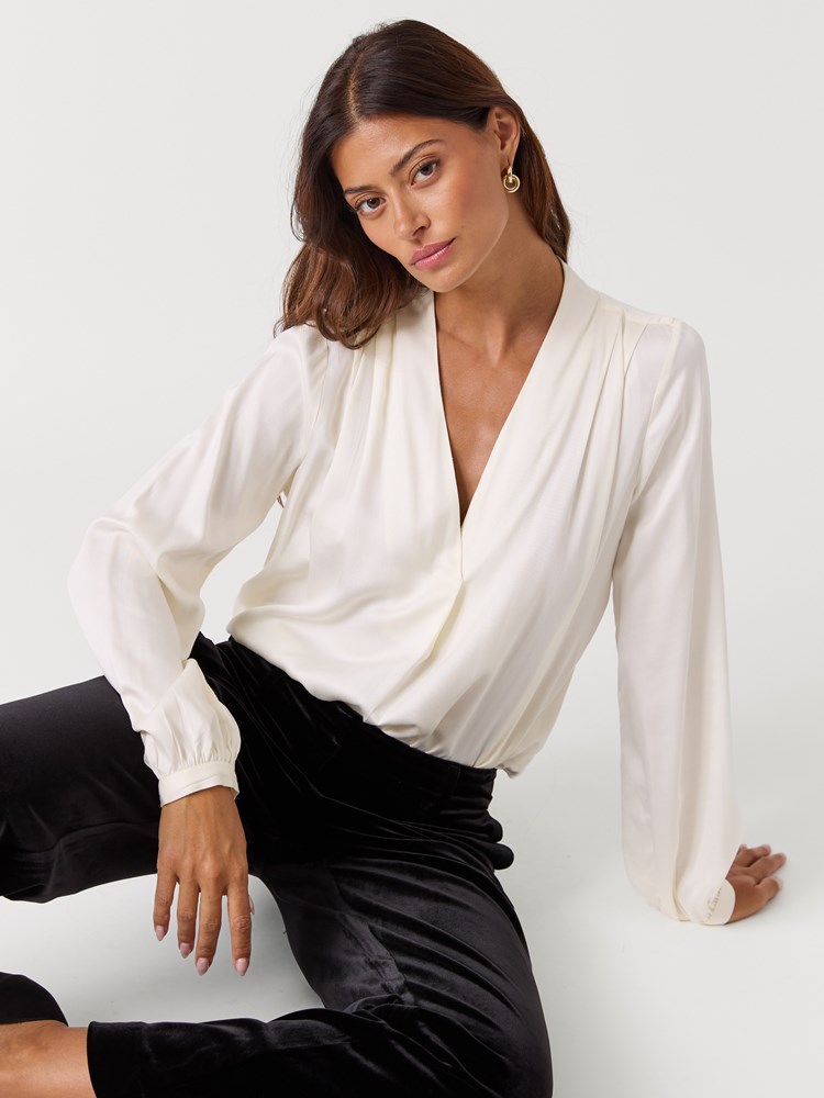Erica bluse 7516359_O79-BLU-W26-Modell-Front_chn=vic_211_Erica bluse O79.jpg_Front