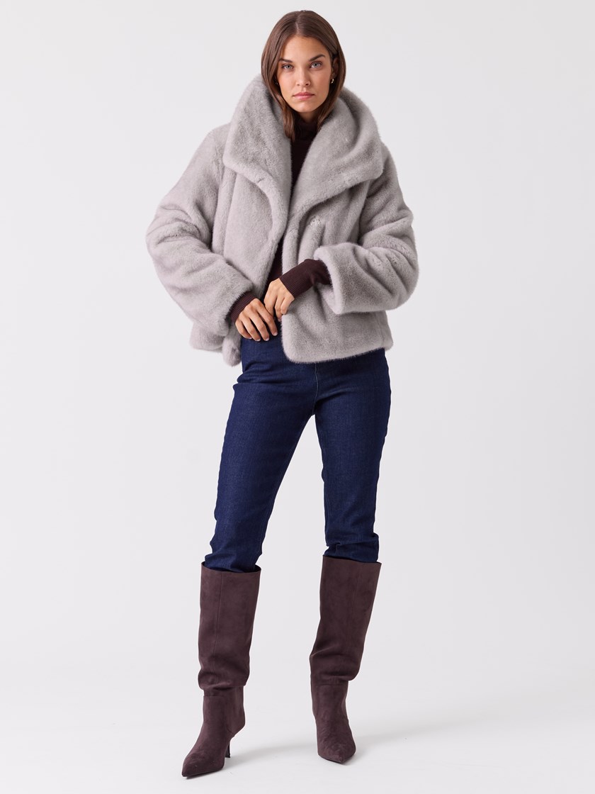 7516360 I4B 7516360_I4B-BLU-A26-Modell-Front_chn=vic_3373.jpg_Front||Front
