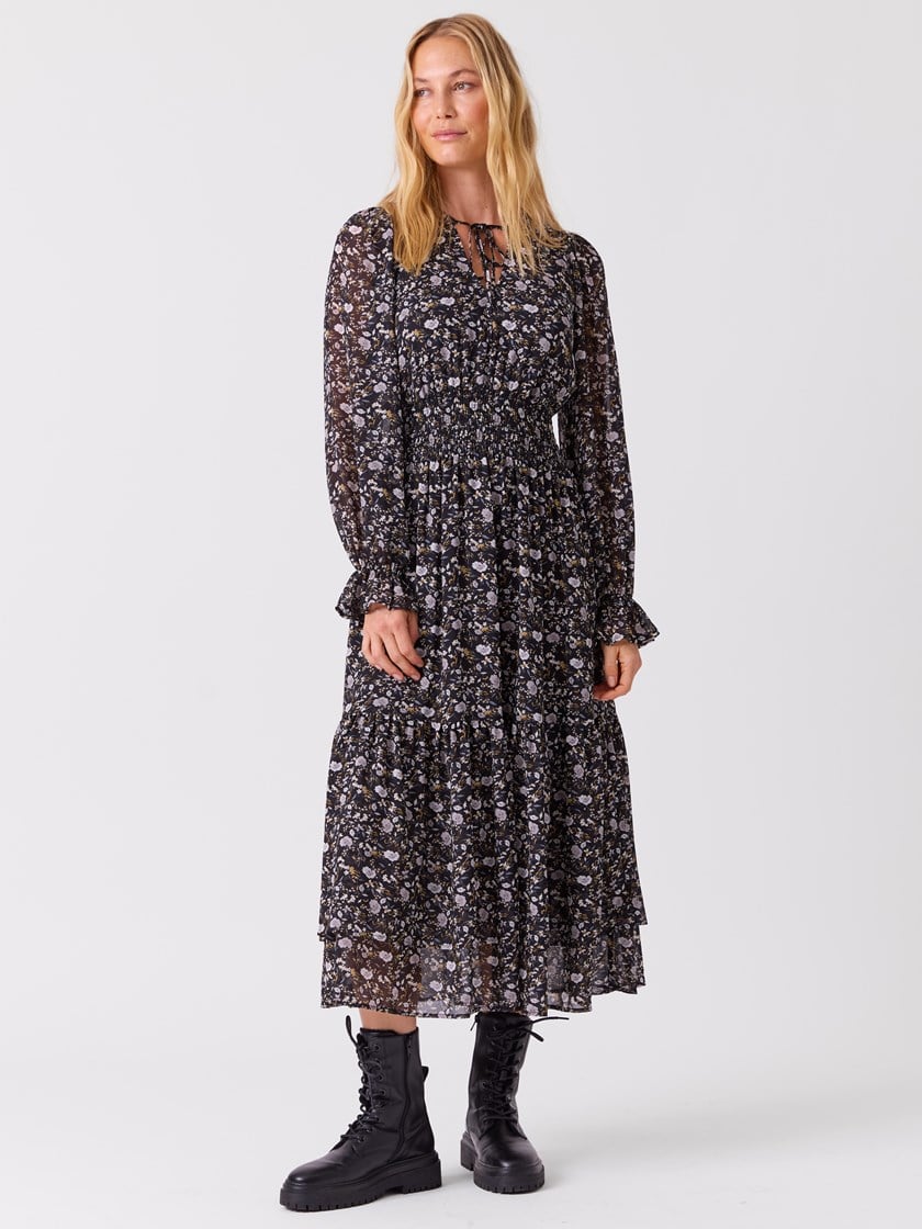 7516390 ID2 7516390_ID2-MELL-A26-Modell-Front_chn=vic_3643_Celine kjole ID2.jpg_Front