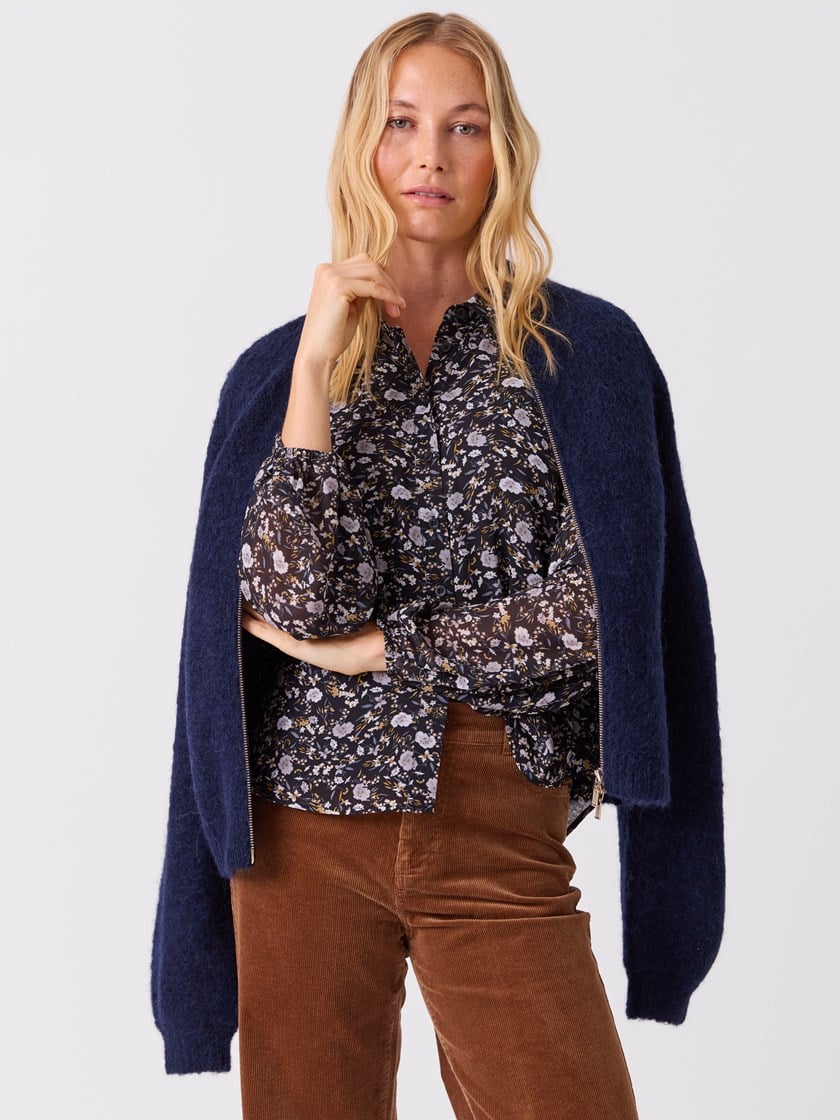 7516398 ID2 7516398_ID2-MELL-A26-Modell-Front_chn=vic_7798_Celine chiffon bluse ID2.jpg_Front||Front