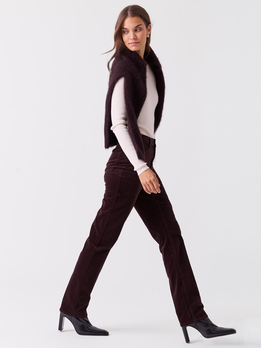 7516402 AM4 7516402_AM4-BLU-A26-Modell-Front_chn=vic_4236_Kannika cordbukse AM4.jpg_Front
