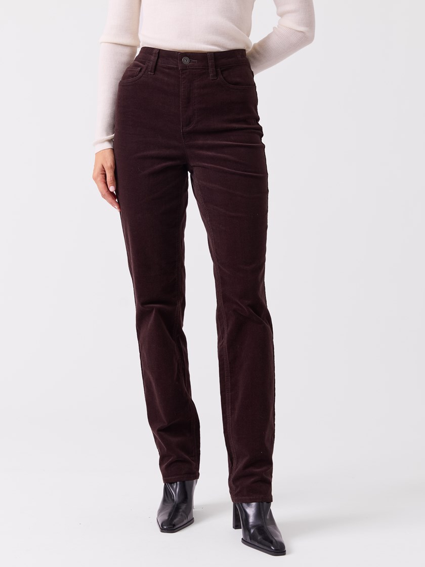 7516402 AM4 7516402_AM4-BLU-A26-Modell-Front_chn=vic_7559_Kannika cordbukse AM4.jpg_Front