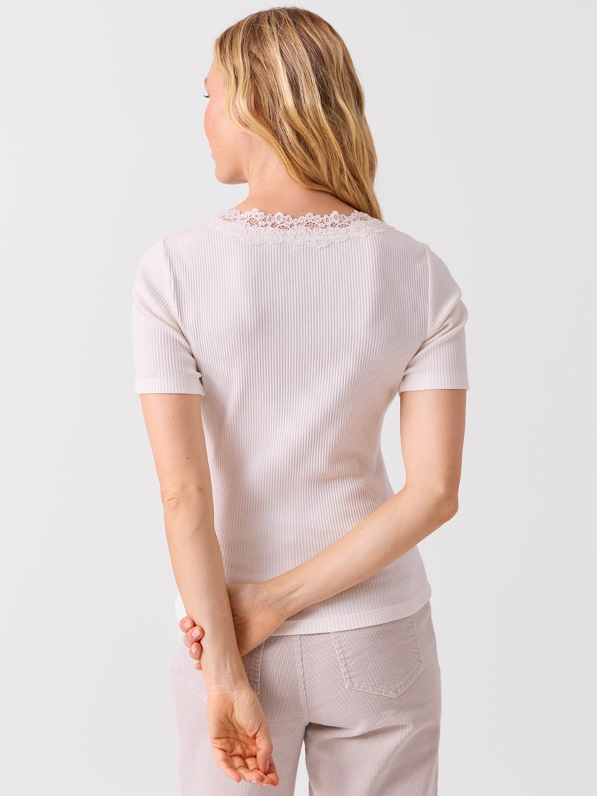 7516408 O79 7516408_O79-MELL-A26-Modell-Front_chn=vic_8839_Poppy t-skjorte O79.jpg_Front||Front