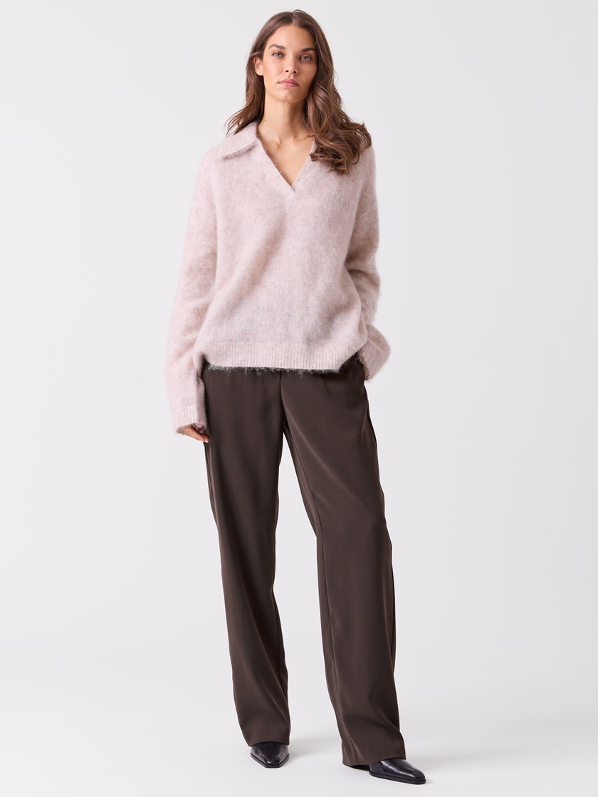 7516427 I4B 7516427_I4B-BLU-A26-Modell-Front_chn=vic_2047_Lauren genser I4B.jpg_Front||Front