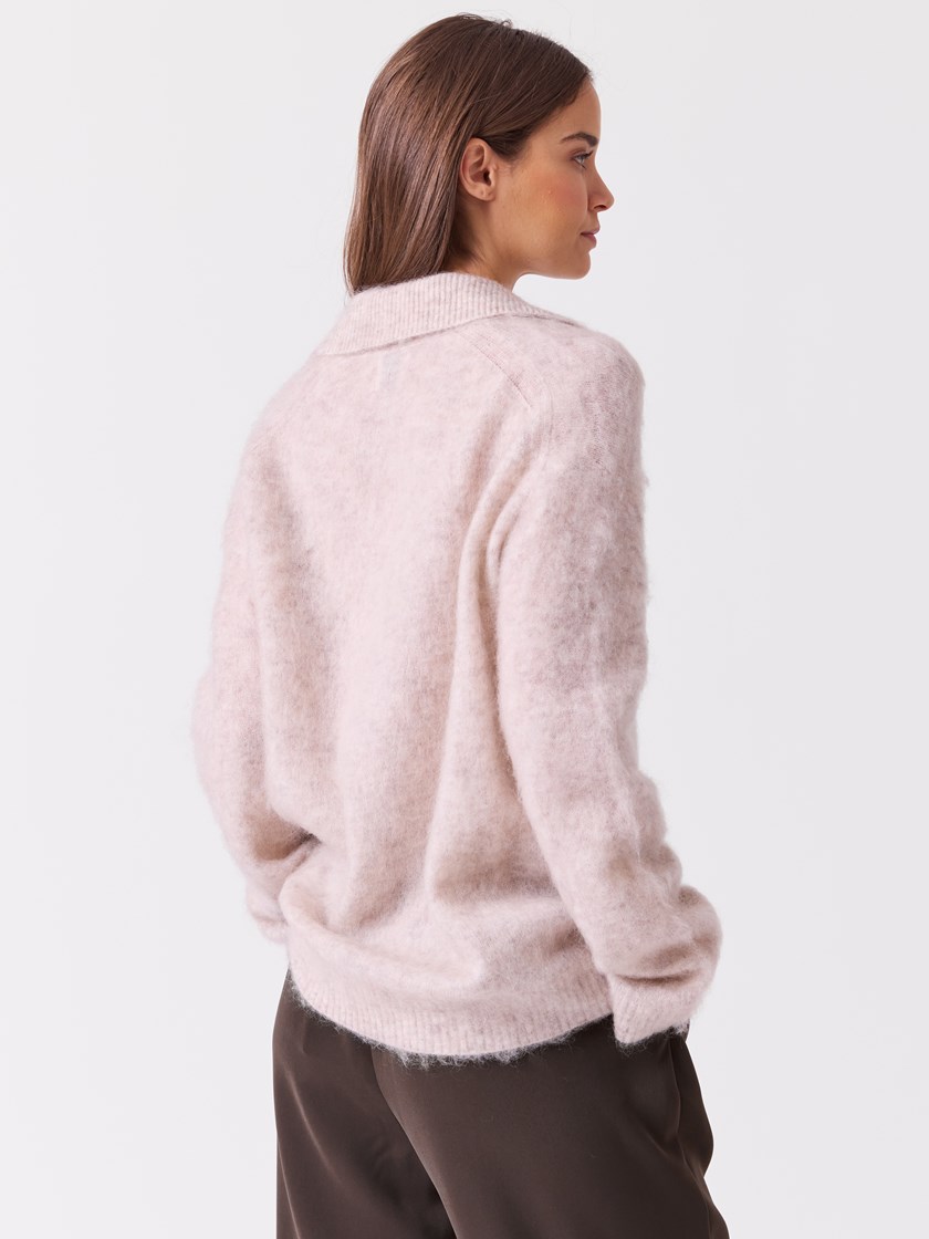7516427 I4B 7516427_I4B-BLU-A26-Modell-Front_chn=vic_8735_Lauren genser I4B.jpg_Front||Front