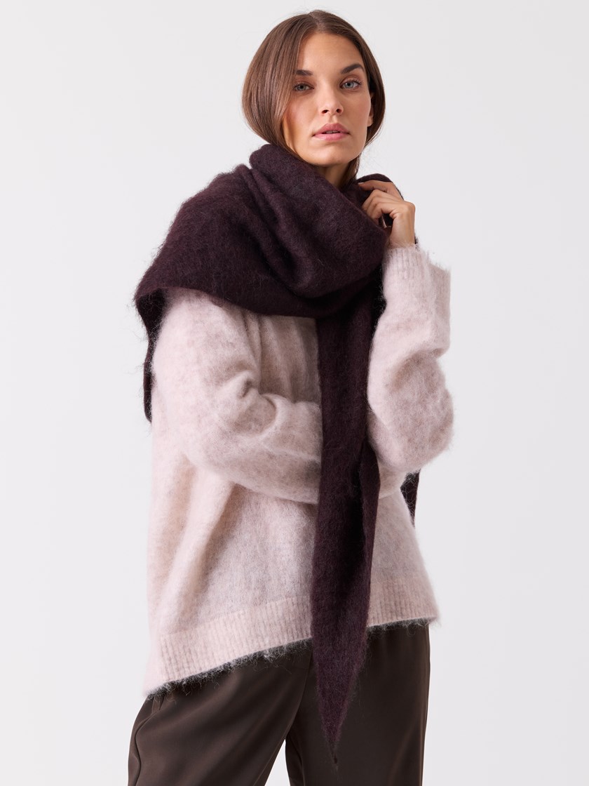 7516431 AM4 7516431_AM4-BLU-A26-Modell-Front_chn=vic_1752_Jolie skjerf AM4.jpg_Front||Front