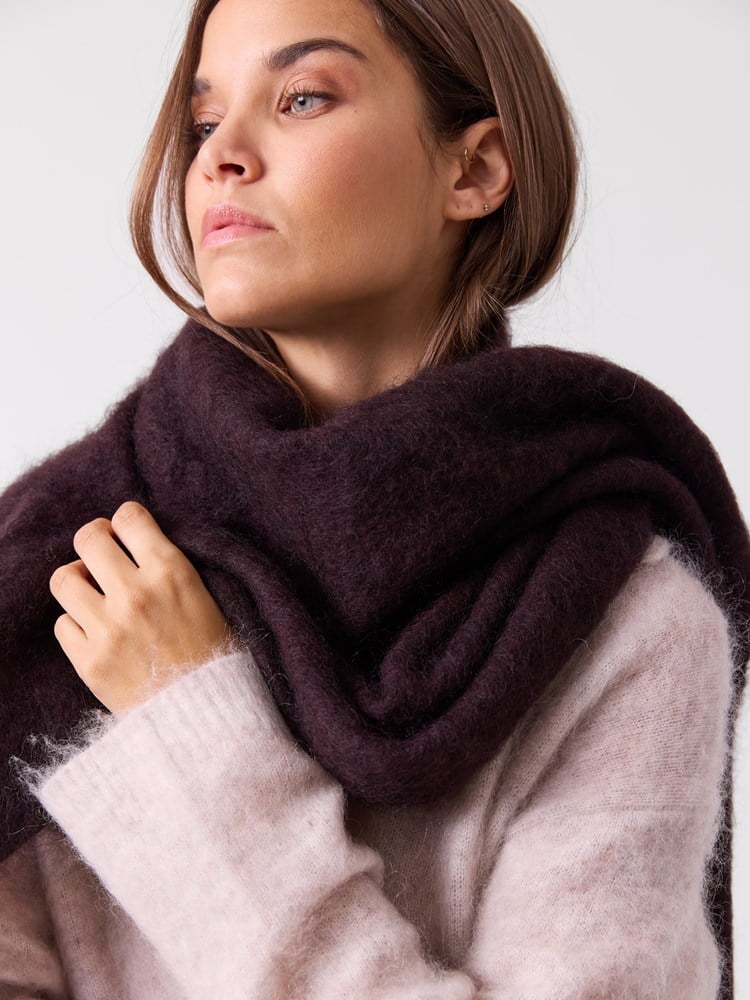 Jolie skjerf 7516431_AM4-BLU-A26-Modell-Front_chn=vic_4967.jpg_Front||Front