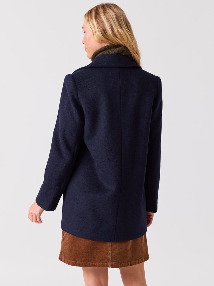Mona jakke 7516436_EM6-MELL-A26-Modell-Front_chn=vic_5282_Mona jakke EM6.jpg_Front||Front