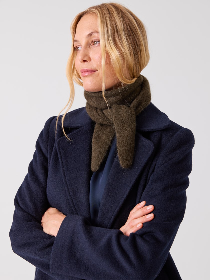 7516436 EM6 7516436_EM6-MELL-A26-Modell-Front_chn=vic_8121_Mona jakke EM6.jpg_Front||Front