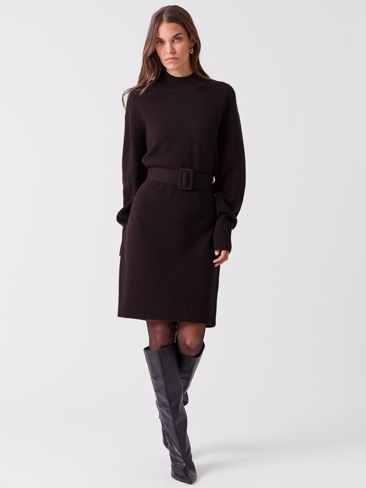 Stine kjole 7516450_AM4-BLU-A26-Modell-Front_chn=vic_8238.jpg_Front||Front