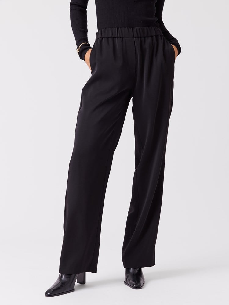 Cecilie bukse 7516456_ID2-BLU-A26-Modell-Front_chn=vic_1526_Cecilie bukse ID2.jpg_Front