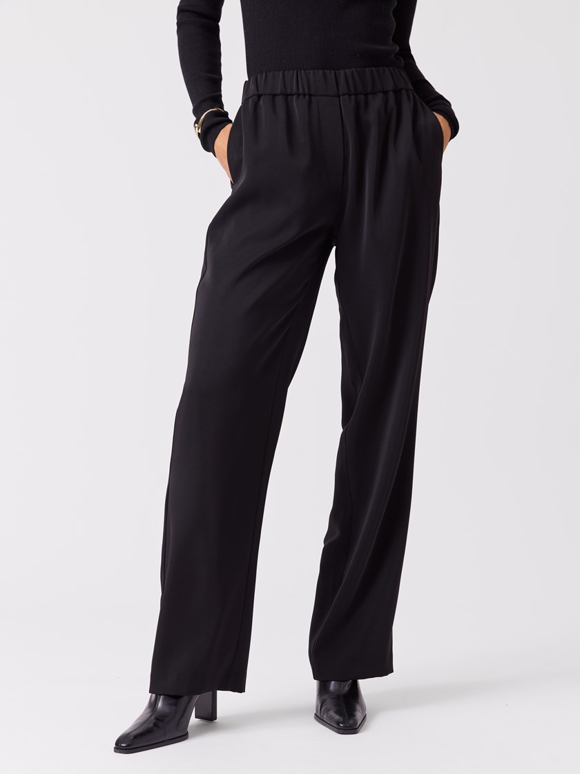 7516456 ID2 7516456_ID2-BLU-A26-Modell-Front_chn=vic_1526_Cecilie bukse ID2.jpg_Front
