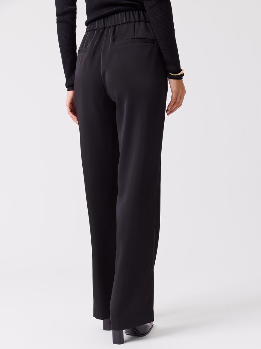7516456 ID2 7516456_ID2-BLU-A26-Modell-Front_chn=vic_5186_Cecilie bukse ID2.jpg_Front