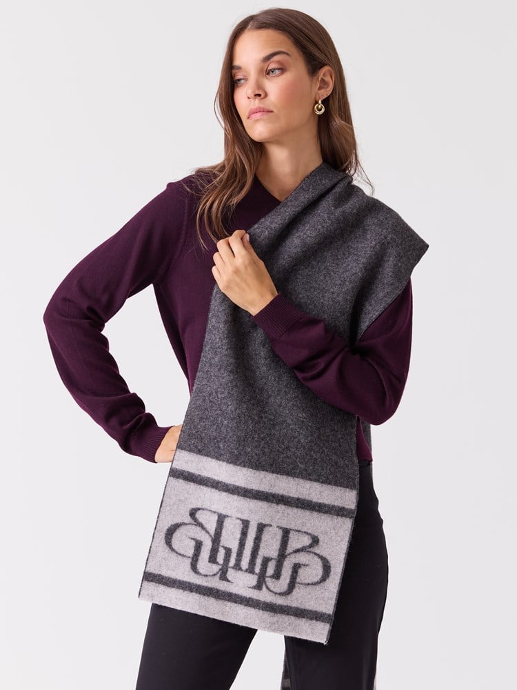 Mindy ullskjerf 7516463_IGC-BLU-A26-Modell-Front_chn=vic_8220.jpg_Front