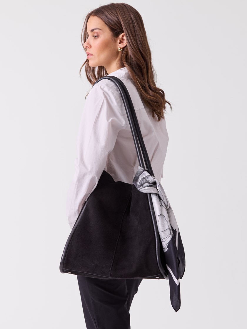 7516465 ID2 7516465_ID2-BLU-A26-Modell-Front_chn=vic_9112_Belice silkeskjerf ID2.jpg_Front