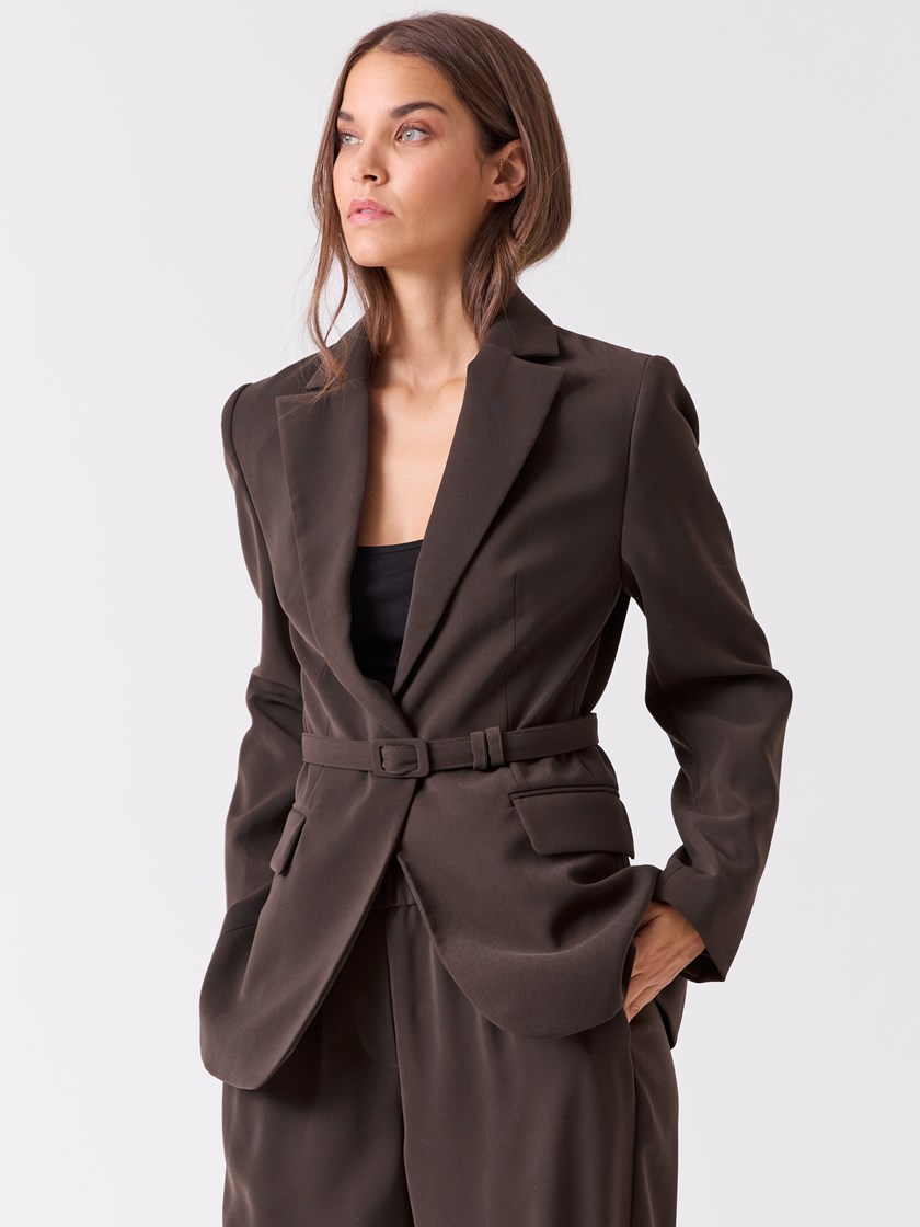 7516469 AM4 7516469_AM4-BLU-A26-Modell-Front_chn=vic_1250_Cecilie blazer AM4.jpg_Front||Front
