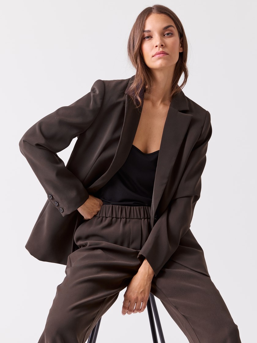 7516469 AM4 7516469_AM4-BLU-A26-Modell-Front_chn=vic_3956_Cecilie blazer AM4.jpg_Front||Front
