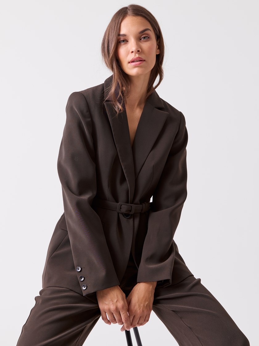 7516469 AM4 7516469_AM4-BLU-A26-Modell-Front_chn=vic_5541_Cecilie blazer AM4.jpg_Front||Front