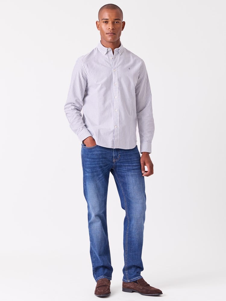 Reese oxfordskjorte 7516483_I7H-VESB-A26-Modell-Front_chn=vic_7208_Reese oxfordskjorte I7H.jpg_Front||Front
