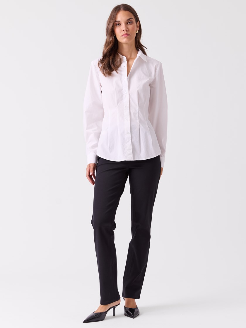 7516577 O68 7516577_O68-BLU-A26-Modell-Front_chn=vic_3782_Camille skjorte O68.jpg_Front