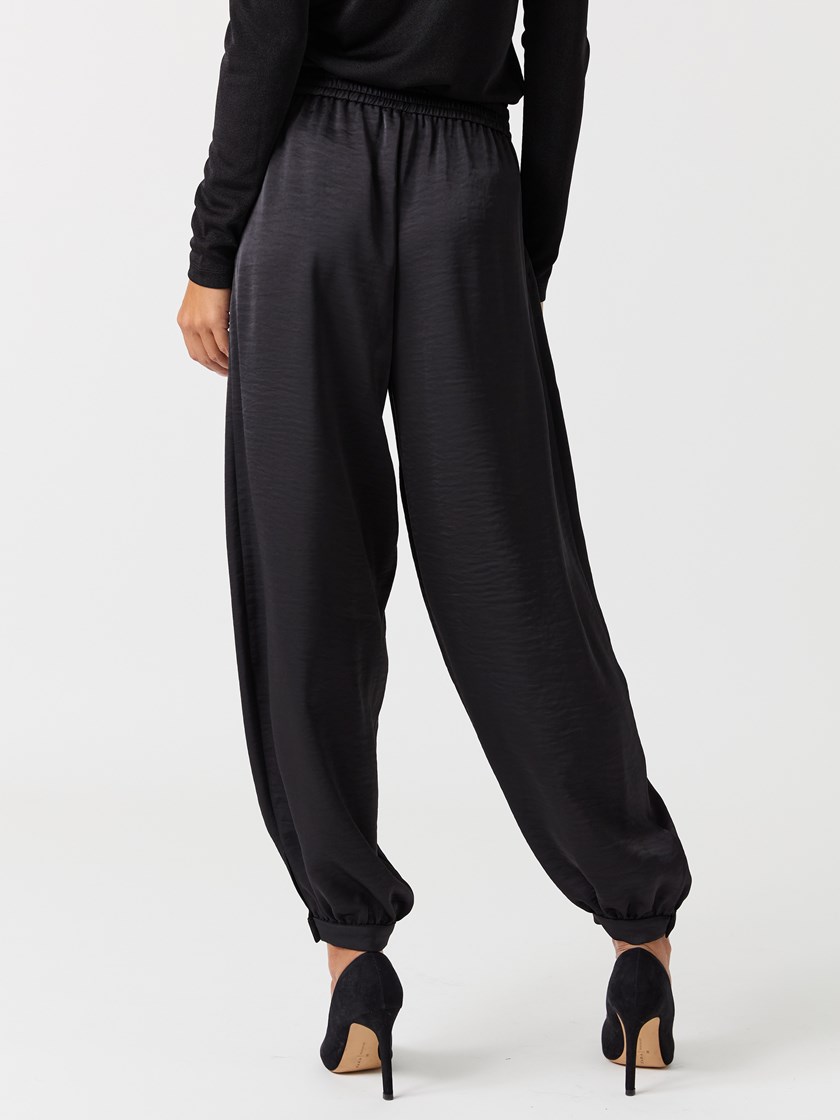 7516583 ID2 7516583_ID2-BLU-W26-Modell-Front_chn=vic_3666_Dahlia bukse ID2.jpg_Front