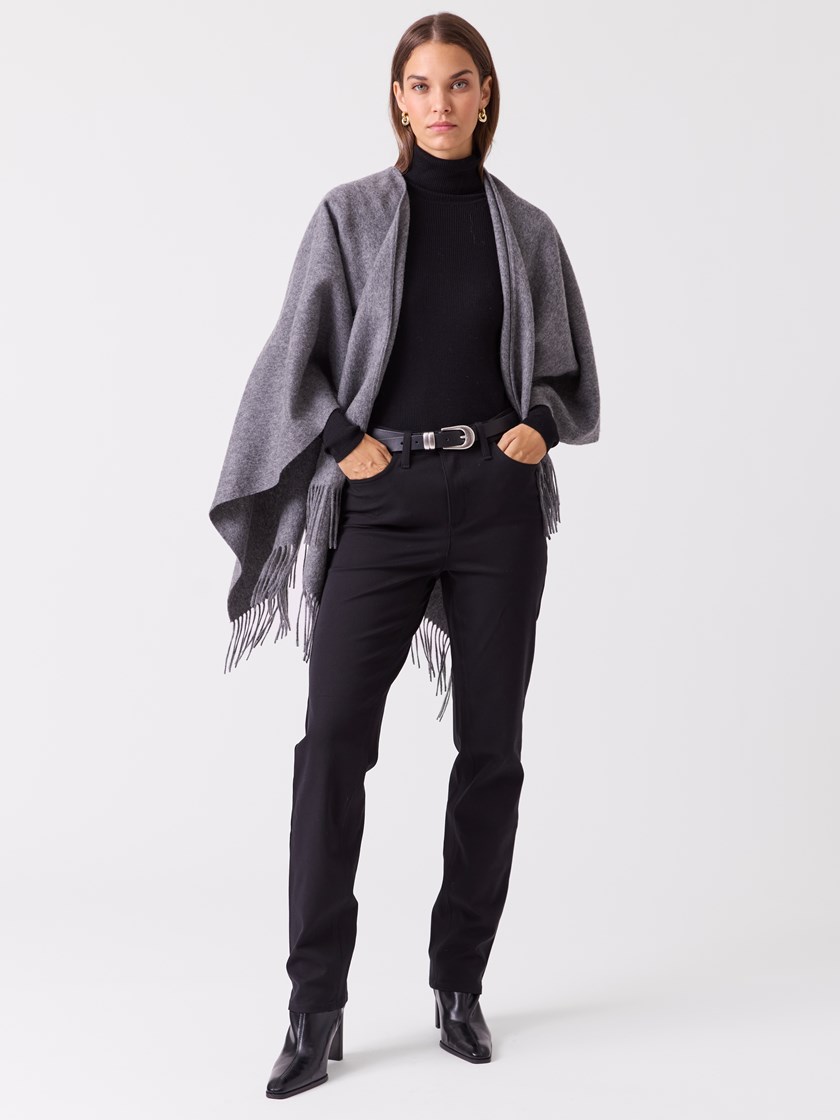 7516593 IGC 7516593_IGC-BLU-A26-Modell-Front_chn=vic_6335_Edel ullponcho IGC.jpg_Front||Front