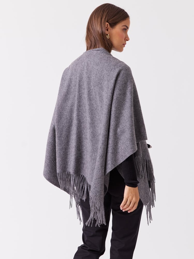 Edel ullponcho 7516593_IGC-BLU-A26-Modell-Front_chn=vic_8441.jpg_Front||Front