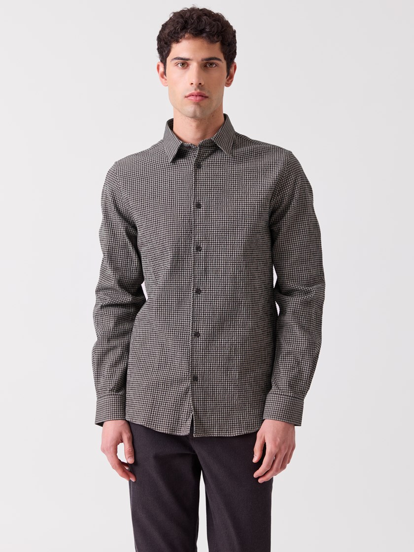 7516596 AIU 7516596_AIU-MRCAPUCHIN-A26-Modell-Front_chn=vic_6667_Rasmus skjorte AIU.jpg_Front||Front