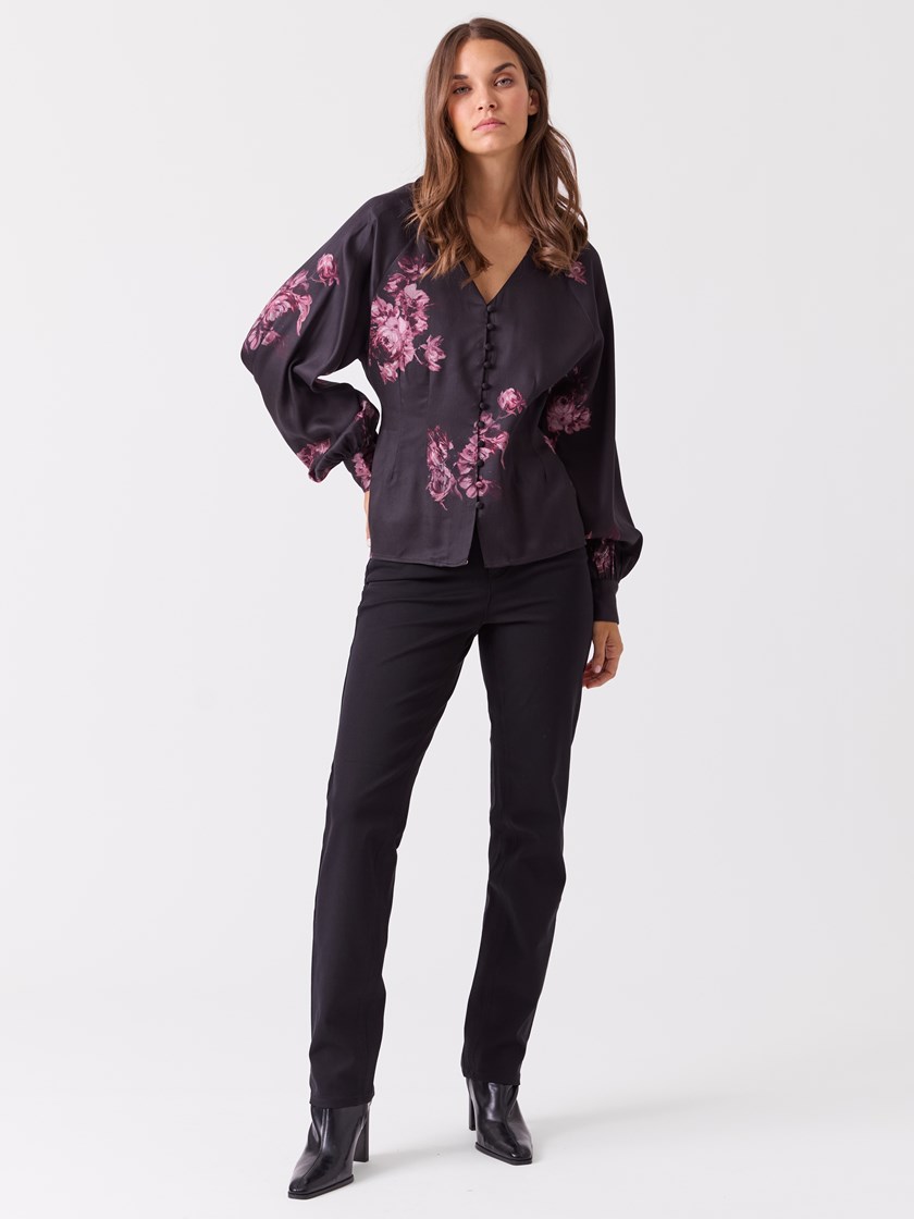 7516600 ID2 7516600_ID2-BLU-A26-Modell-Front_chn=vic_5940_Juliet bluse ID2.jpg_Front