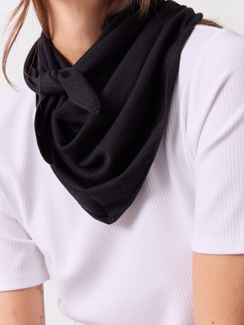 7516704 ID2 7516704_ID2-BLU-A26-Modell-Front_chn=vic_2202_Sofie merinoskjerf ID2.jpg_Front||Front