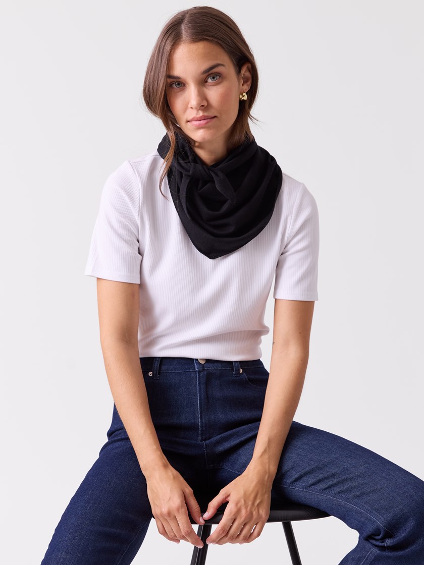 7516704 ID2 7516704_ID2-BLU-A26-Modell-Front_chn=vic_6115_Sofie merinoskjerf ID2.jpg_Front||Front