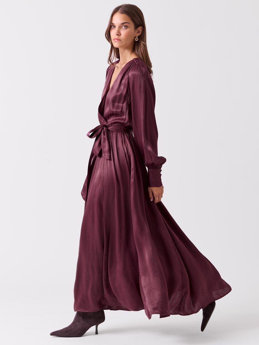 7516709 MPI 7516709_MPI-BLU-A26-Modell-Front_chn=vic_2407_Isabella maxi kjole MPI.jpg_Front||Front