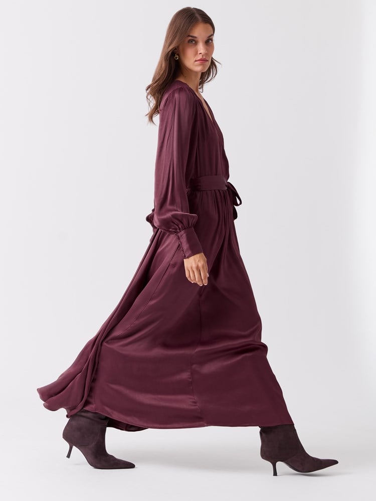 Isabella maxi kjole 7516709_MPI-BLU-A26-Modell-Front_chn=vic_4914_Isabella maxi kjole MPI.jpg_Front||Front