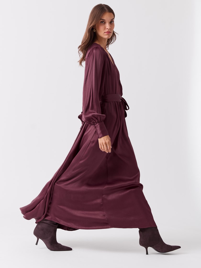 7516709 MPI 7516709_MPI-BLU-A26-Modell-Front_chn=vic_4914_Isabella maxi kjole MPI.jpg_Front||Front