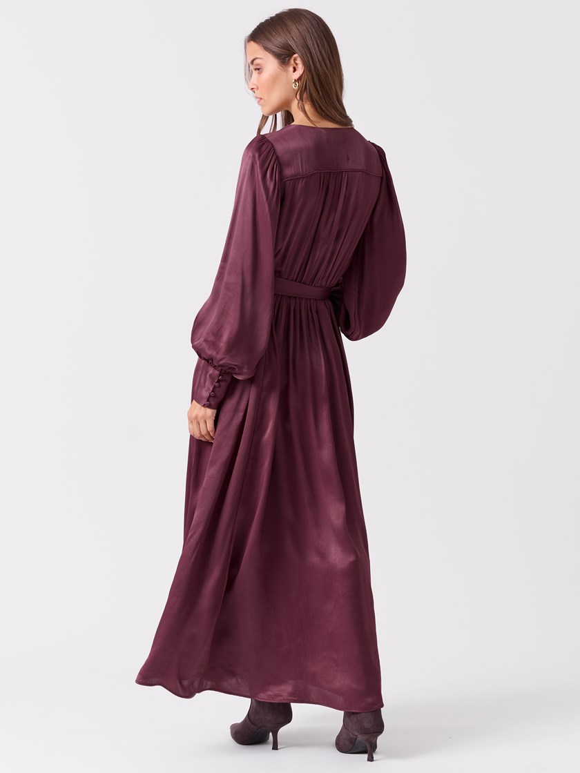 7516709 MPI 7516709_MPI-BLU-A26-Modell-Front_chn=vic_9700_Isabella maxi kjole MPI.jpg_Front||Front