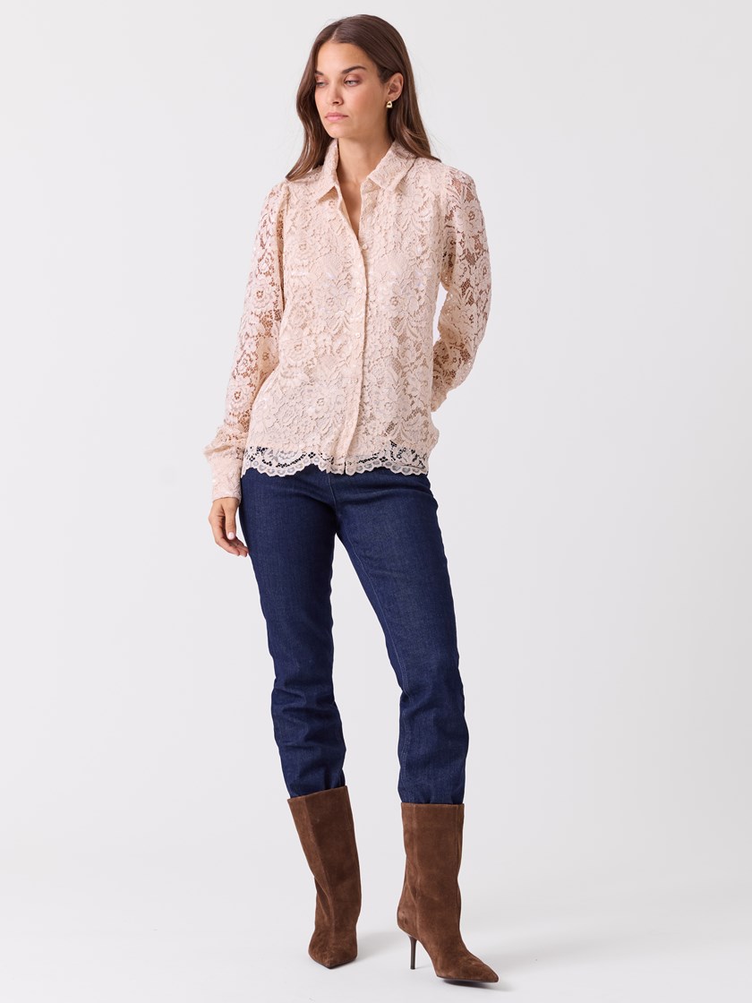 7516711 O79 7516711_O79-BLU-A26-Modell-Front_chn=vic_8961_Lacey bluse O79.jpg_Front||Front