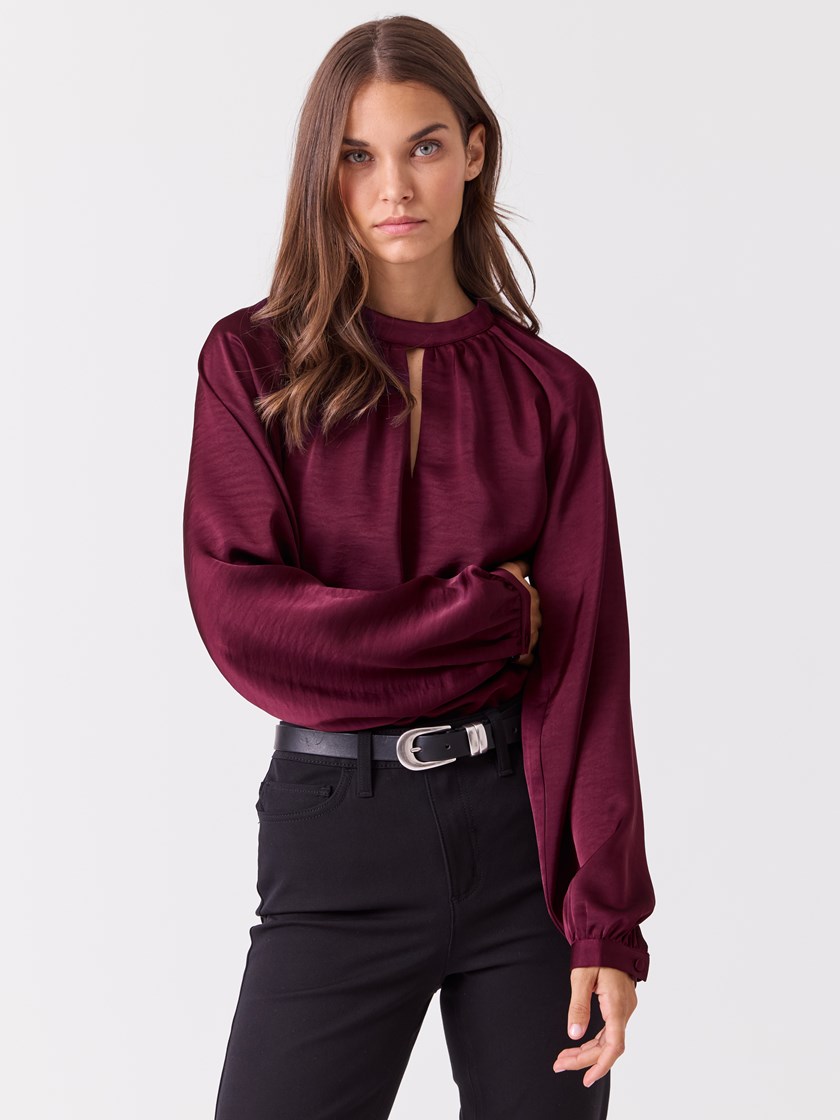7516715 I7V 7516715_I7V-BLU-A26-Modell-Front_chn=vic_2080_Miranda bluse I7V.jpg_Front