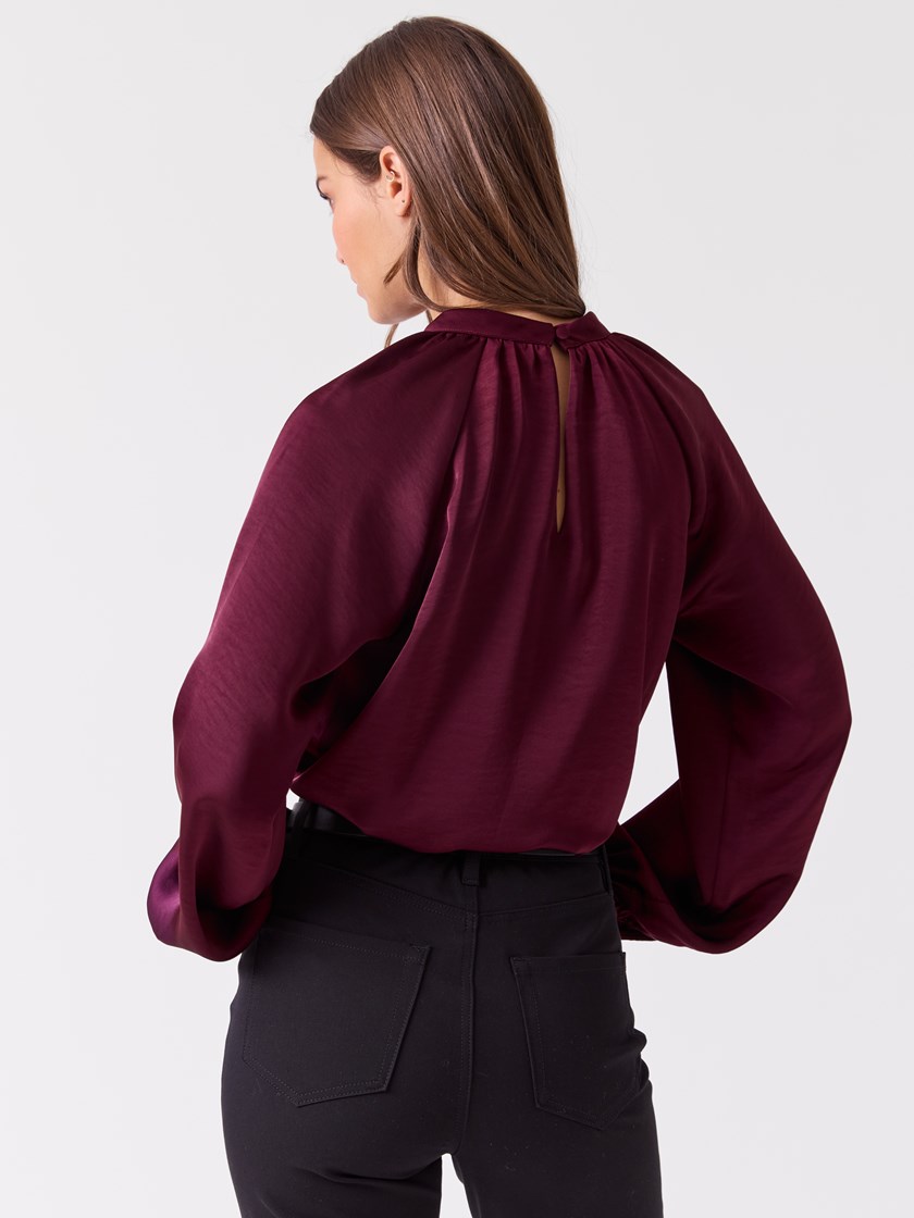 7516715 I7V 7516715_I7V-BLU-A26-Modell-Front_chn=vic_5320_Miranda bluse I7V.jpg_Front