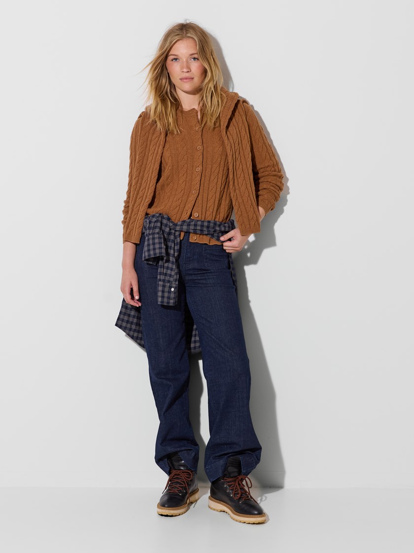 7516759 AED 7516759_AED-JEANPAUL-W26-Modell-Front_9119_Abby cardigan AED.jpg_Front