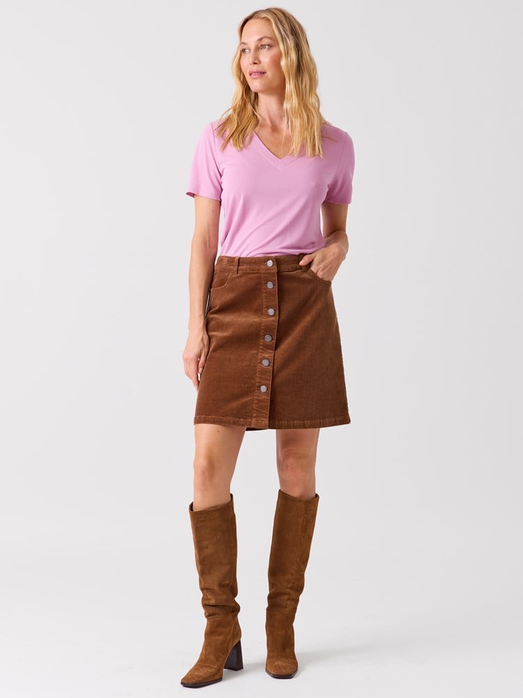 Wilma cordskjørt 7516781_APA-MELL-A26-Modell-Front_chn=vic_6307_Wilma cordskjørt APA.jpg_Front||Front