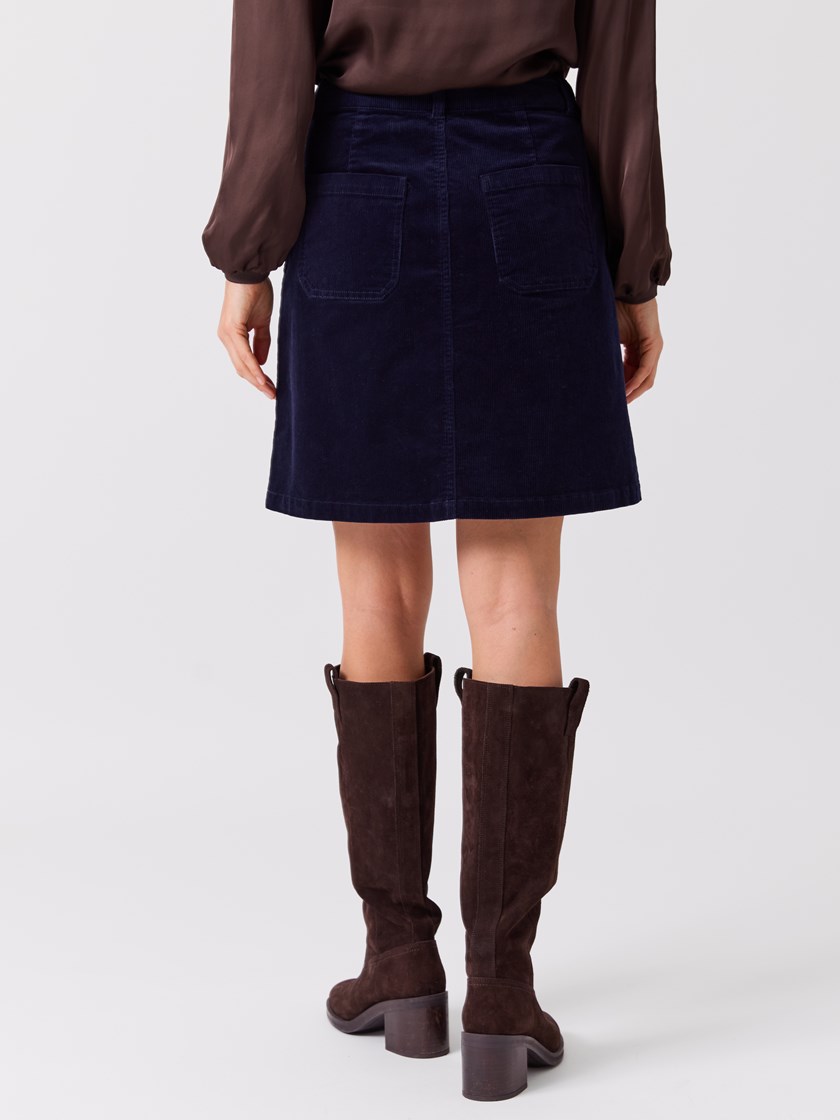 7516781 S28 7516781_S28-MELL-A26-Modell-Front_chn=vic_2029_Wilma cordskjørt S28.jpg_Front||Front