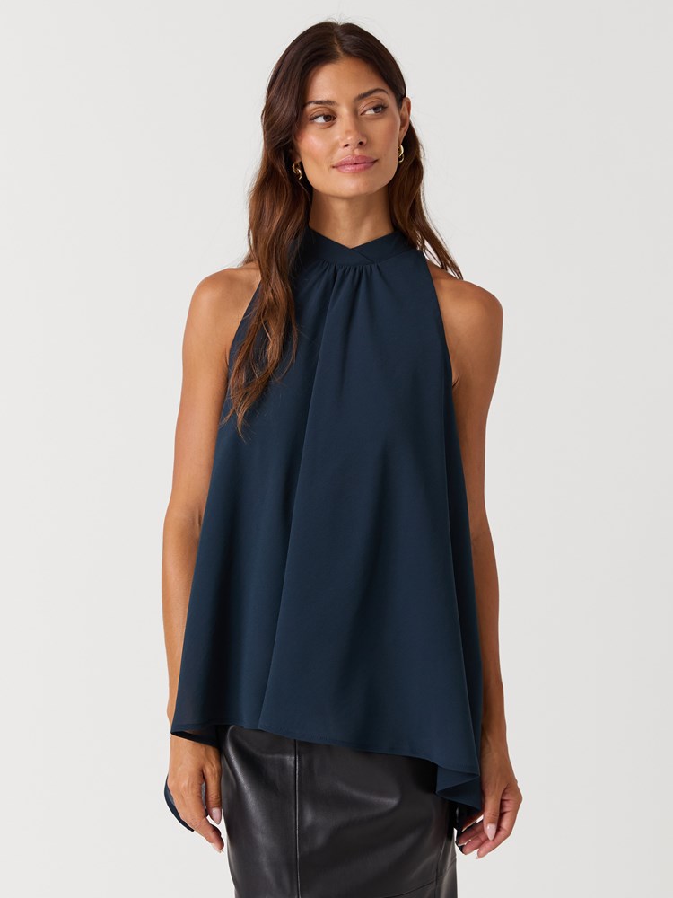 Halternecktop 7516903_IEG-DONNA-W26-Modell-Front_chn=vic_3267_Halternecktop IEG.jpg_Front||Front
