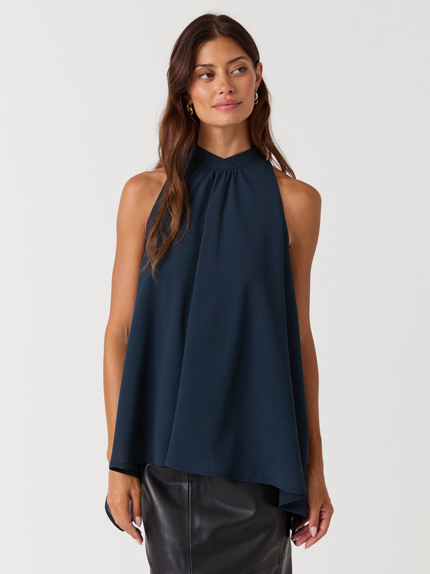 7516903 IEG 7516903_IEG-DONNA-W26-Modell-Front_chn=vic_3267_Halternecktop IEG.jpg_Front||Front