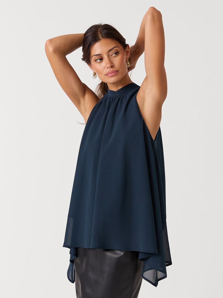 Halternecktop 7516903_IEG-DONNA-W26-Modell-Front_chn=vic_9971_Halternecktop IEG.jpg_Front||Front
