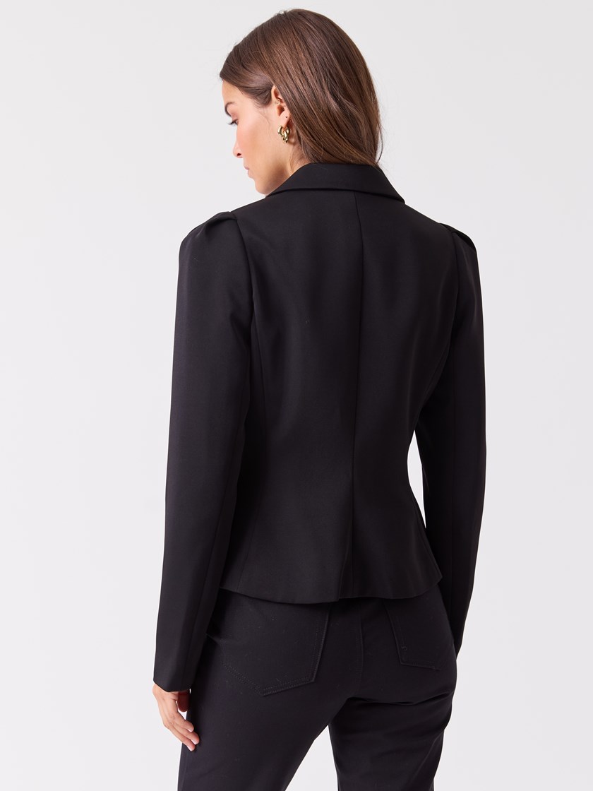 7516905 ID2 7516905_ID2-BLU-A26-Modell-Front_chn=vic_1630_Callista blazer ID2.jpg_Front