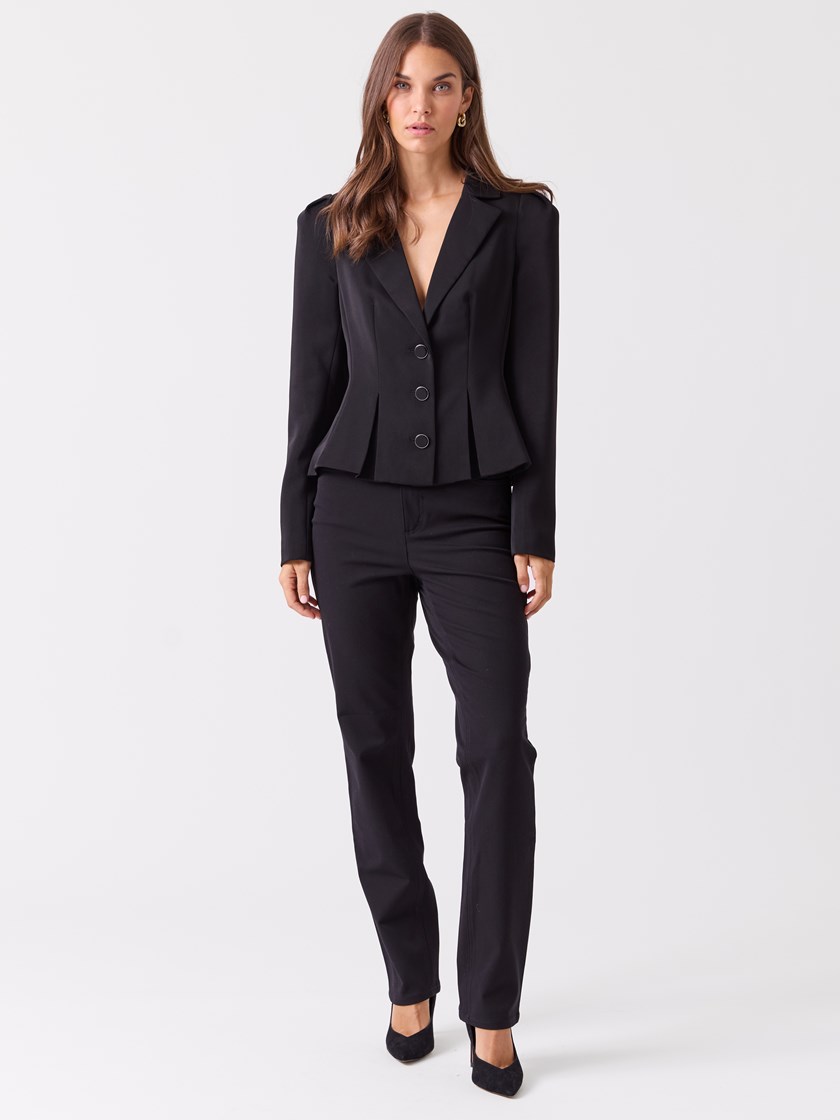 7516905 ID2 7516905_ID2-BLU-A26-Modell-Front_chn=vic_5792_Callista blazer ID2.jpg_Front