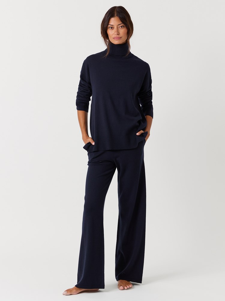Helle høyhalset genser 7516949_EM6-MELL-W26-Modell-Front_chn=vic_6258_Helle høyhalset genser EM6.jpg_Front