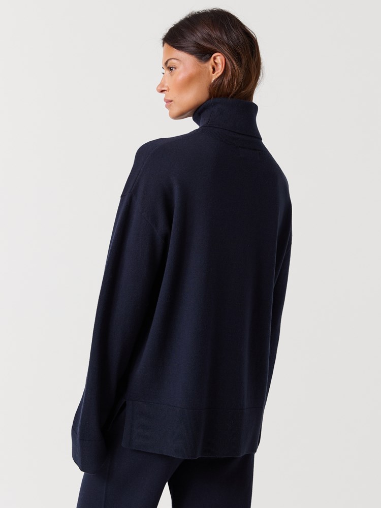 Helle høyhalset genser 7516949_EM6-MELL-W26-Modell-Front_chn=vic_6606_Helle høyhalset genser EM6.jpg_Front