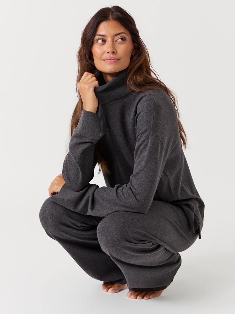 Helle høyhalset genser 7516949_I7C-MELL-W26-Modell-Front_chn=vic_502_Helle høyhalset genser I7C.jpg_Front